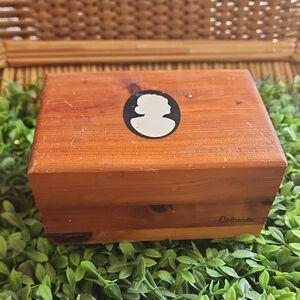 Vintage Cedar Cameo Accented Colorado Souvenir Wooden Box